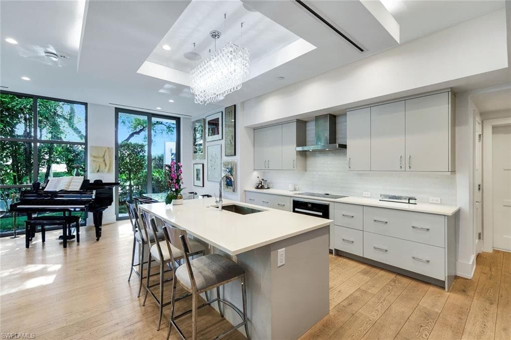 335 Banyan BLVD 4-18