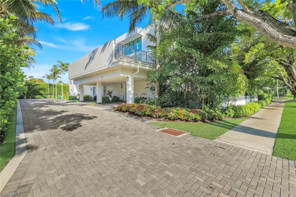 335 Banyan BLVD 4-44