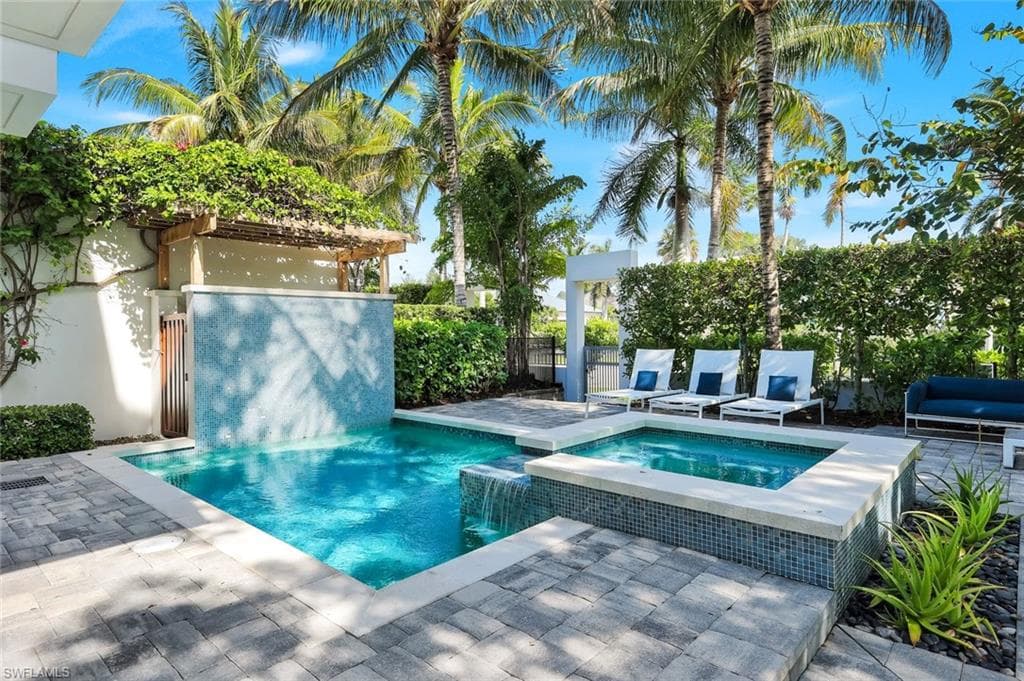 335 Banyan BLVD 4-40