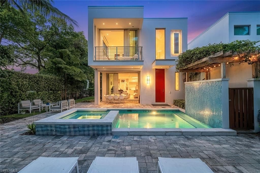 335 Banyan BLVD 4-4