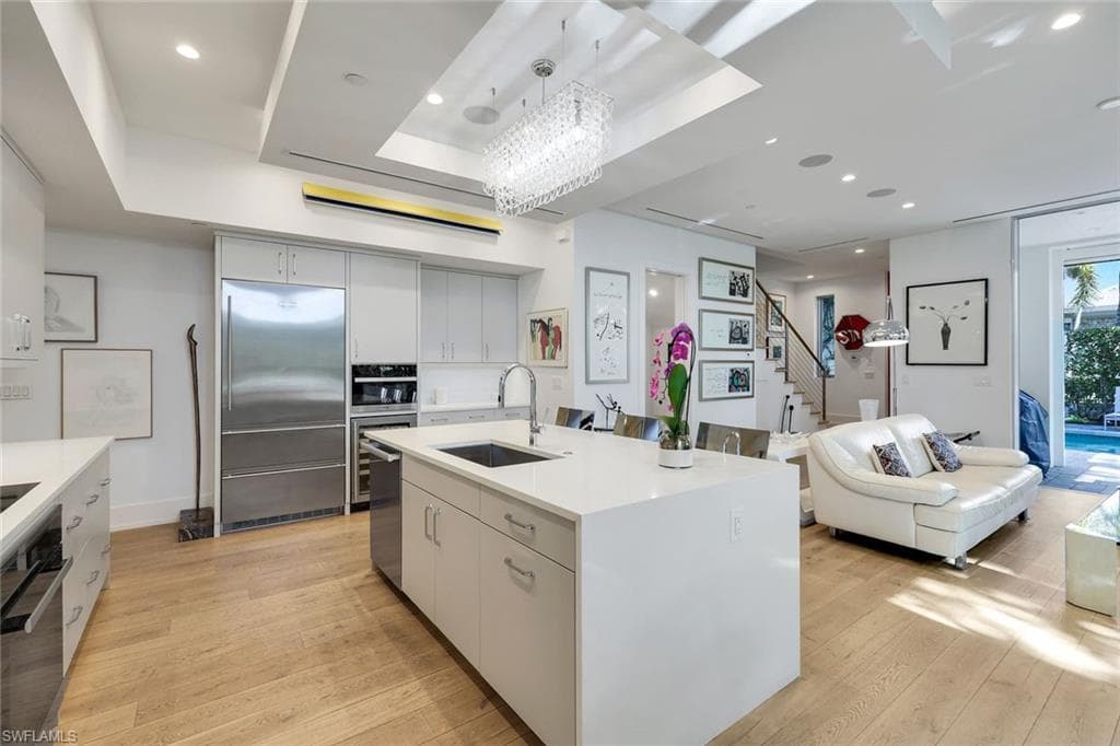 335 Banyan BLVD 4-25