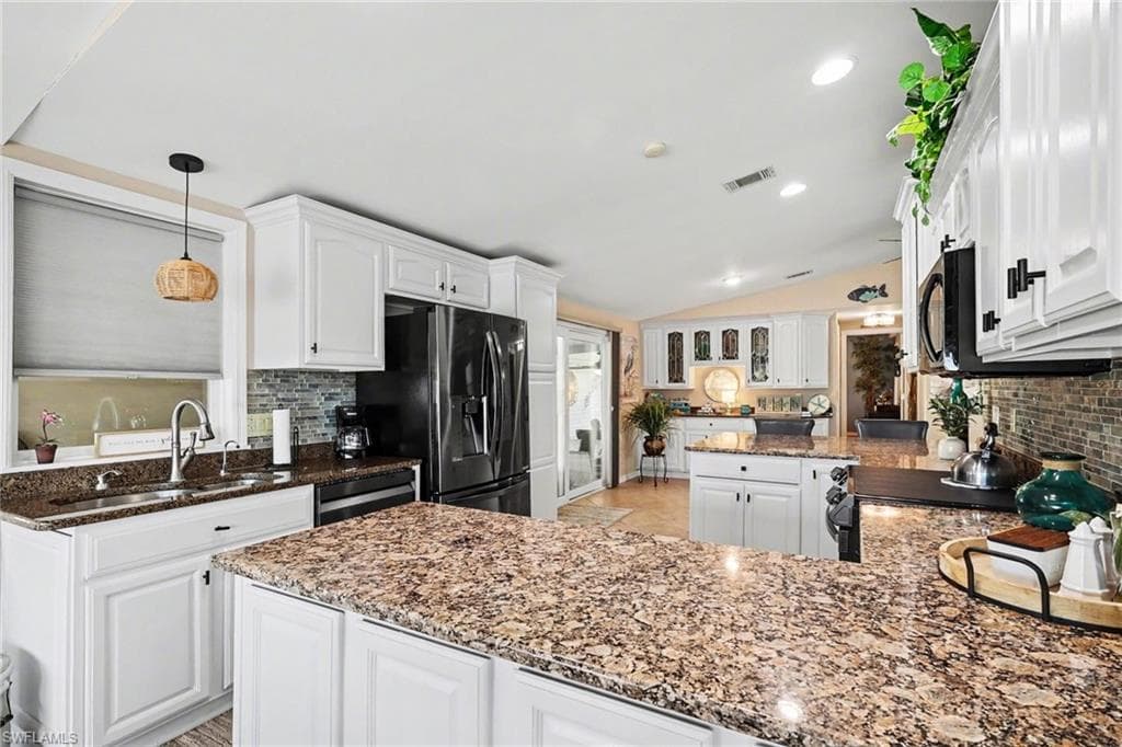 11111 Bayside LN-5