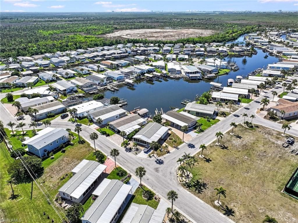 11111 Bayside LN-31