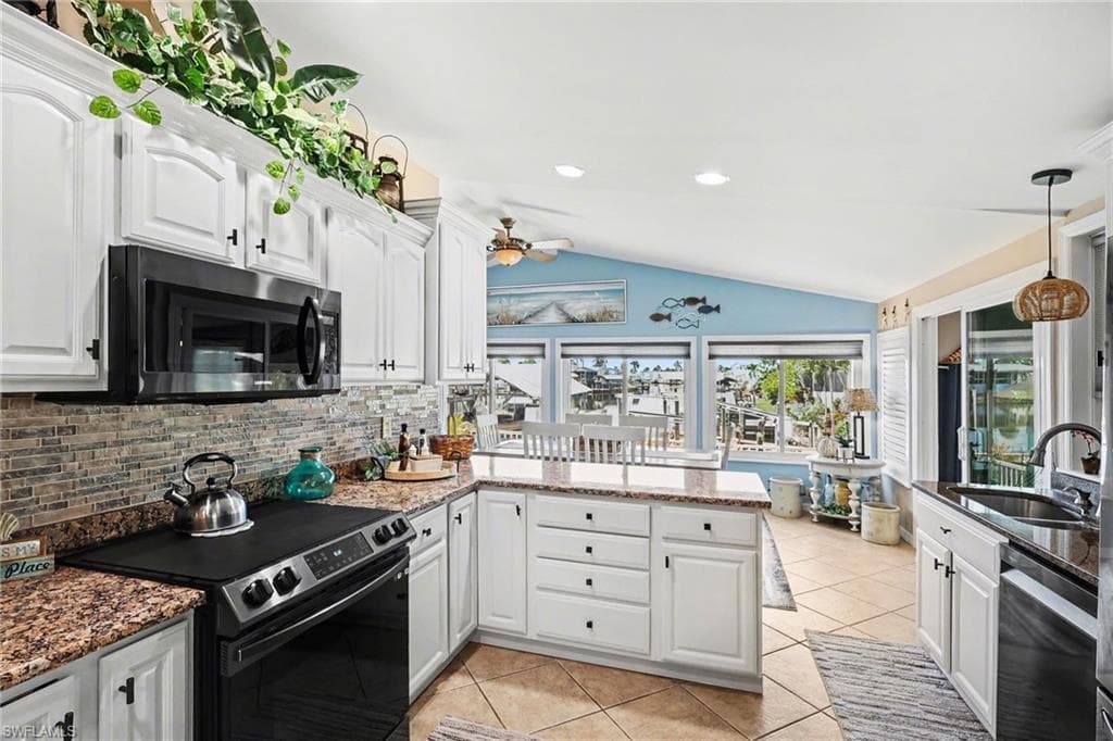 11111 Bayside LN-4