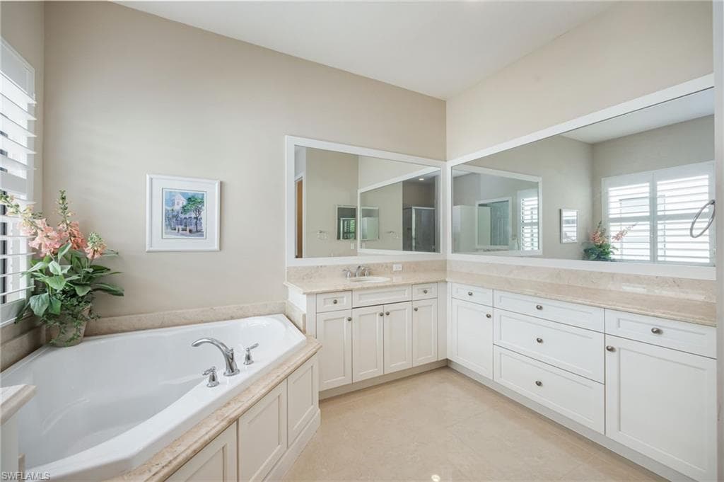 13736 Luna DR-13