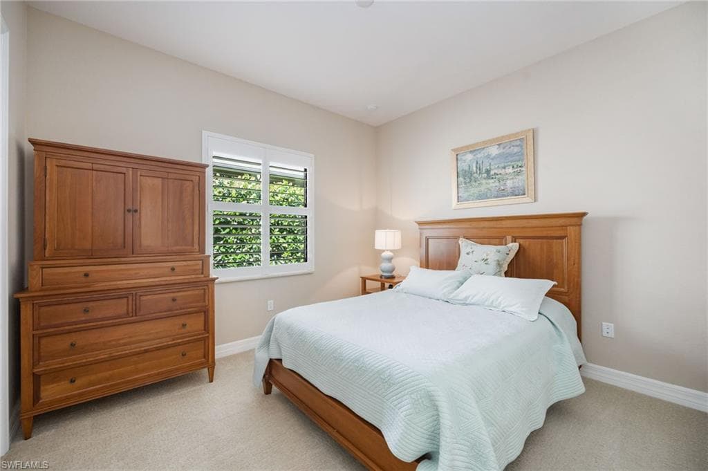 13736 Luna DR-18
