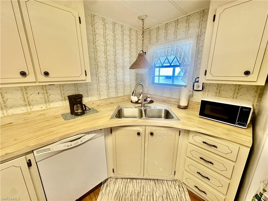 16037 Citron WAY-6
