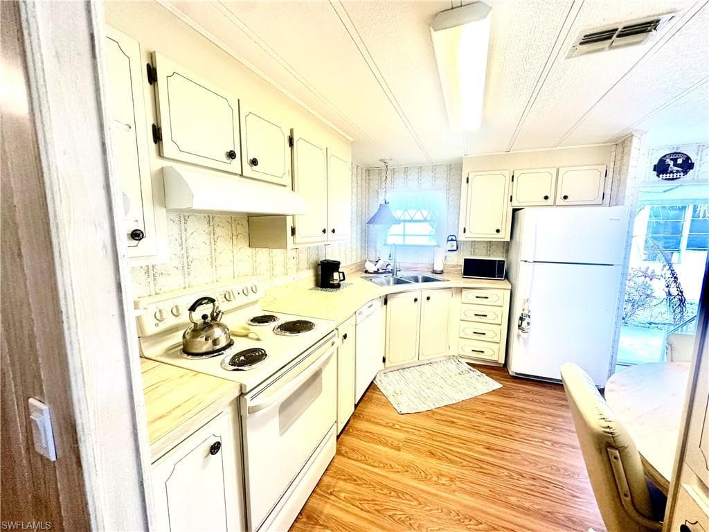 16037 Citron WAY-8
