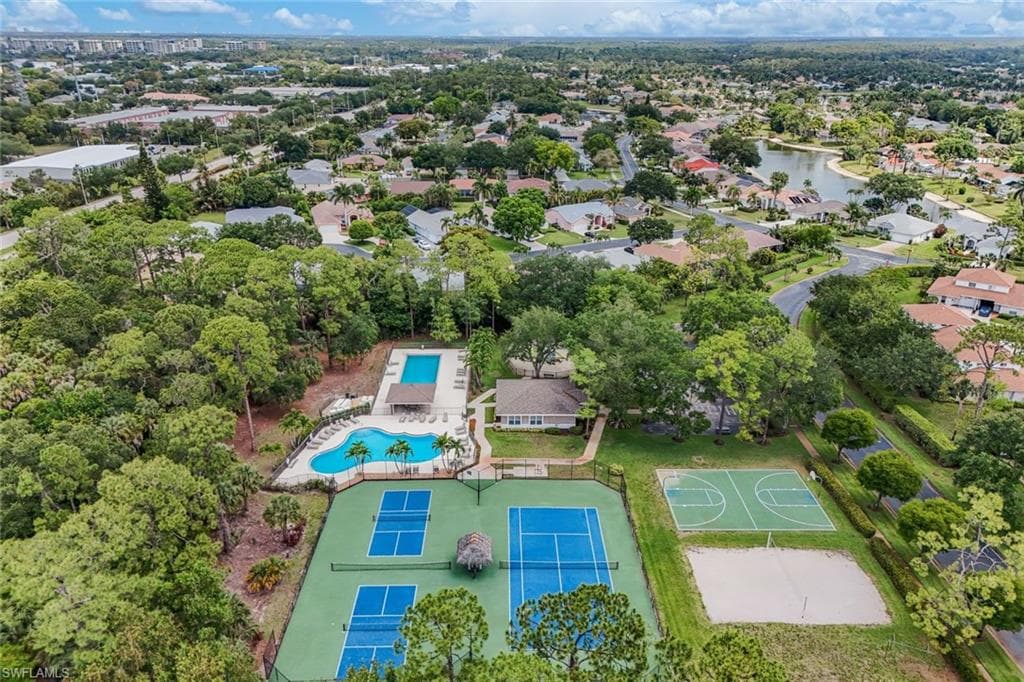 1221 Briarwood CT-18