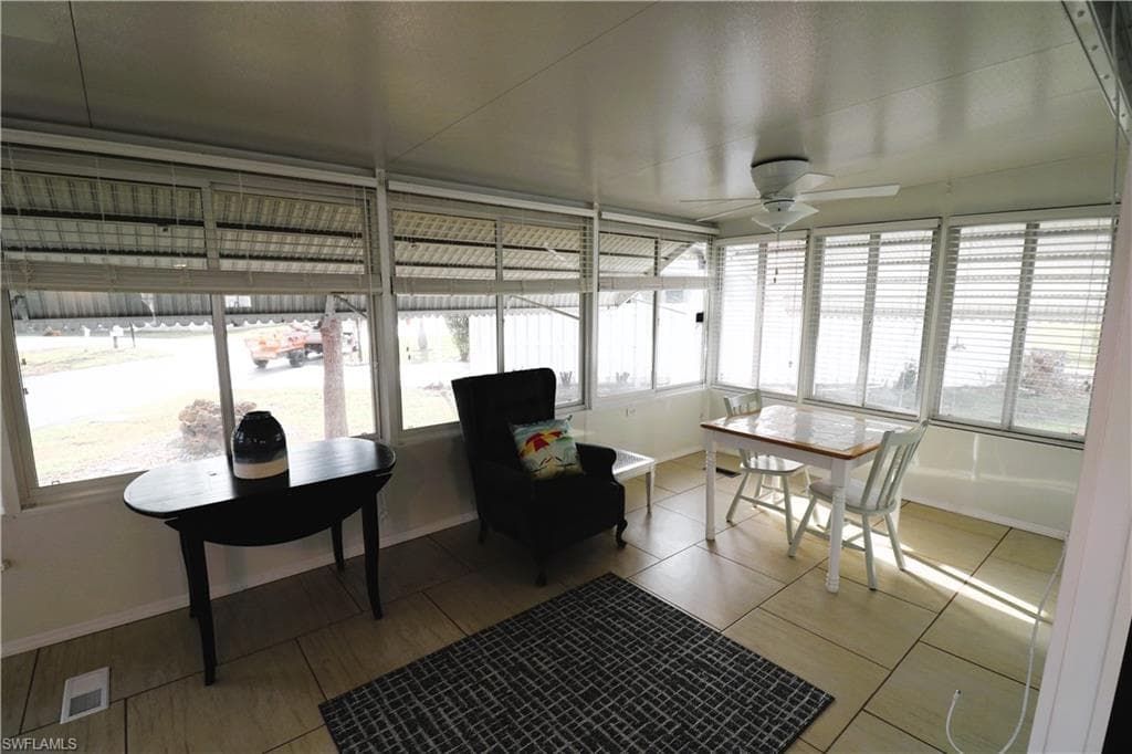 116 Coachlight DR-13