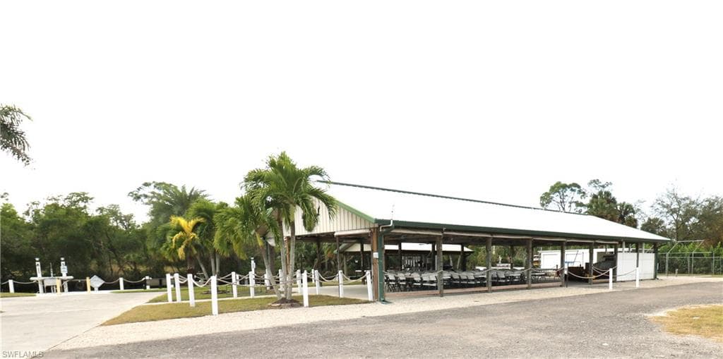 116 Coachlight DR-36