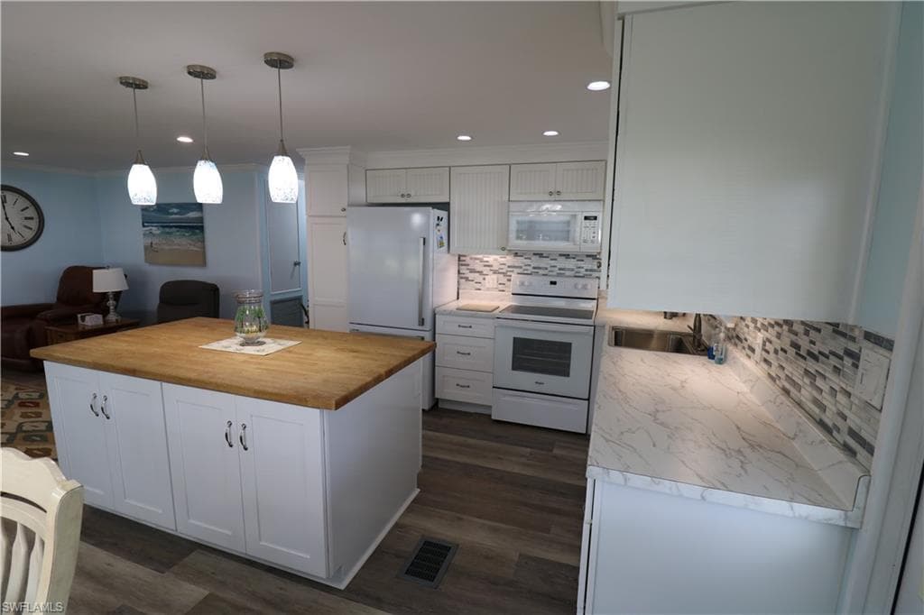 116 Coachlight DR-10
