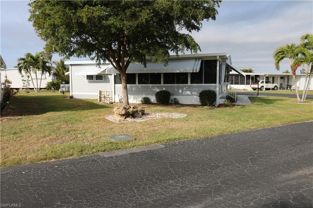 116 Coachlight DR-4