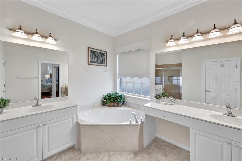 16208 Parque LN-14