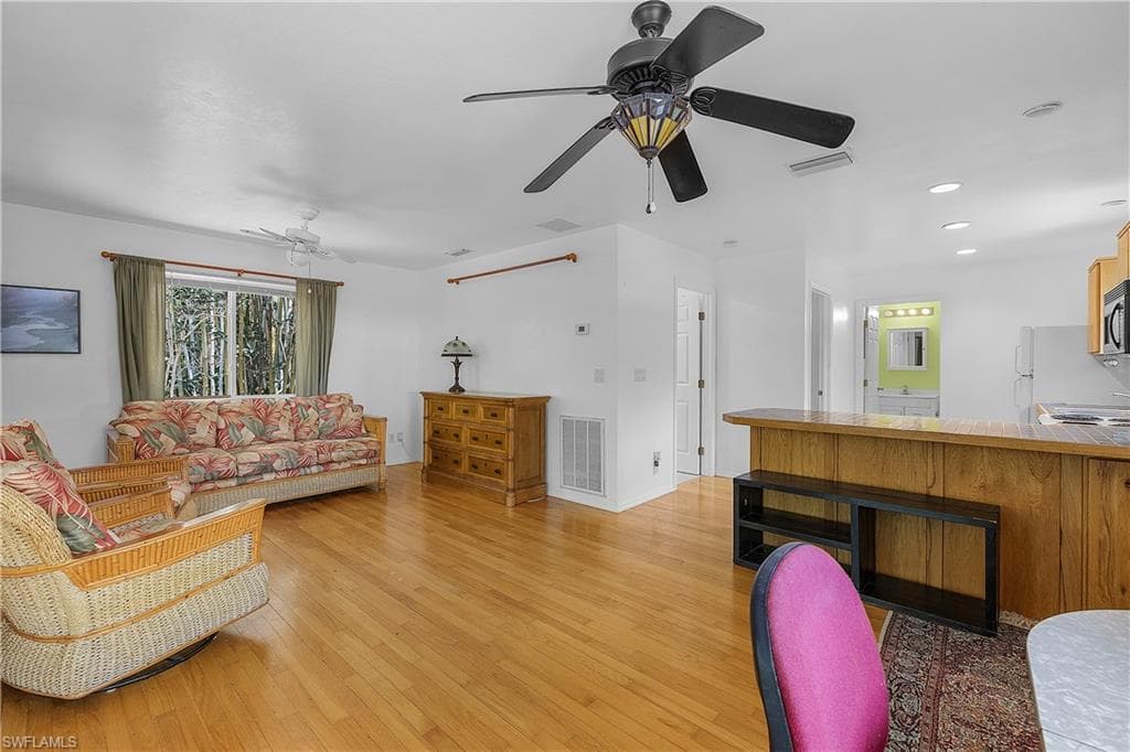 7322 Hibiscus AVE-13