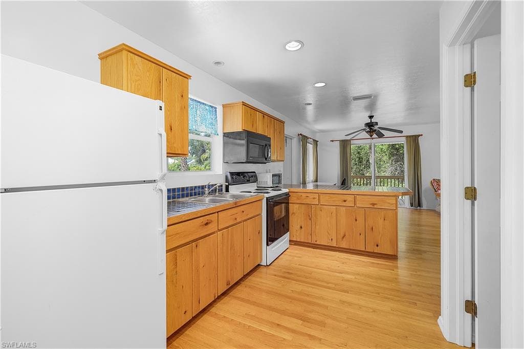7322 Hibiscus AVE-5