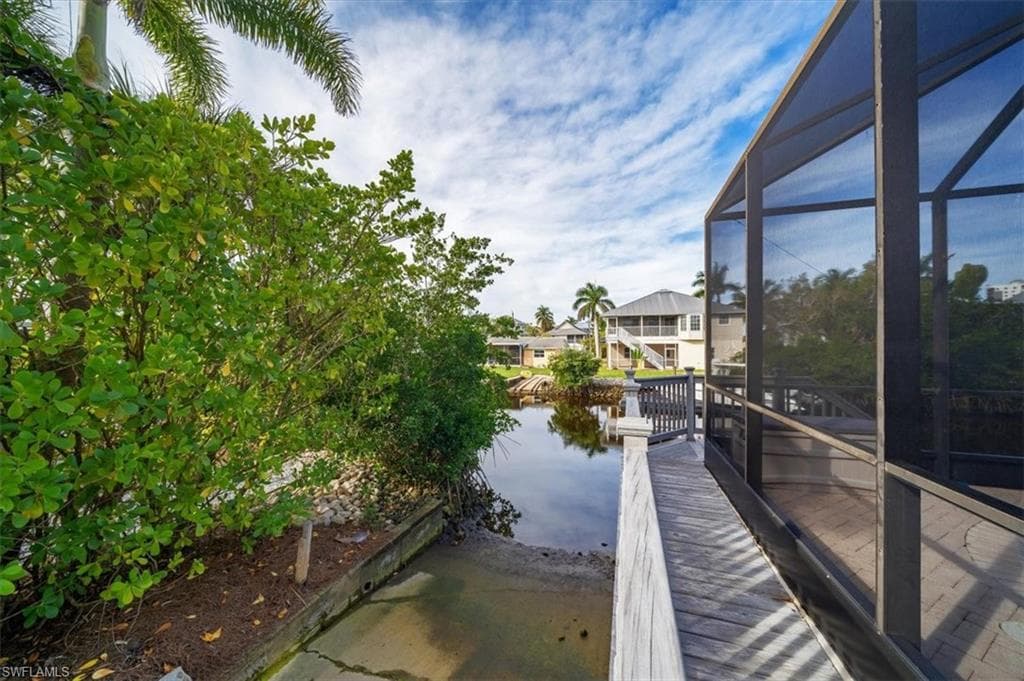 1283 Grand Canal DR-22