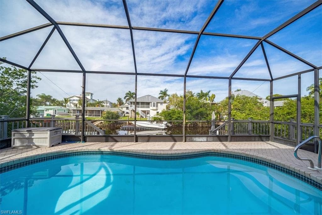 1283 Grand Canal DR-19