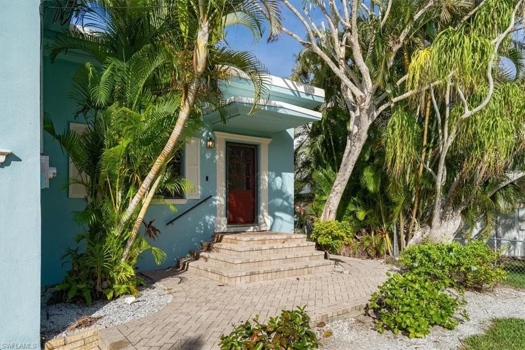 1283 Grand Canal DR-21