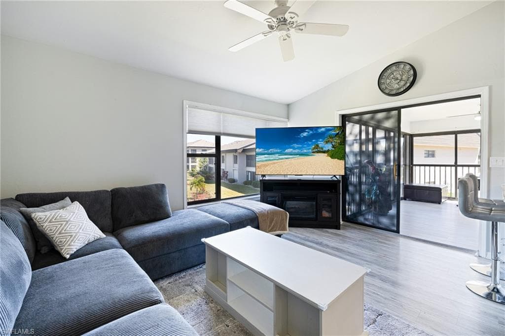 5805 Trailwinds DR 326-5