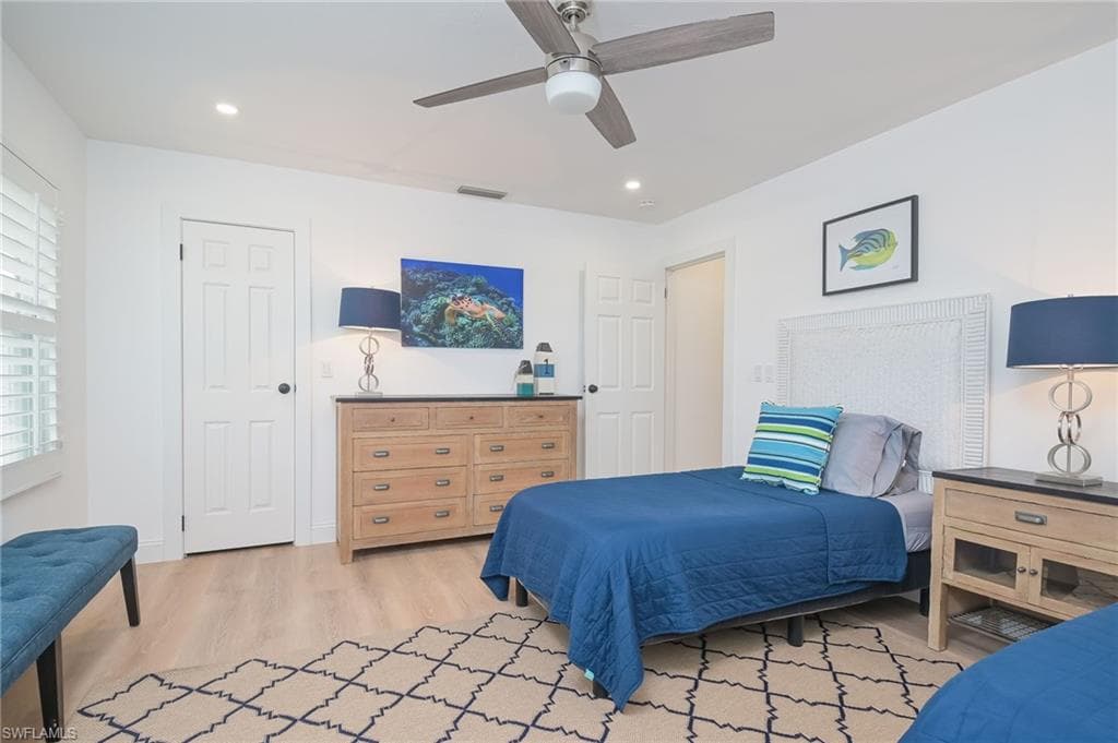 1420 Jewel Box AVE-22