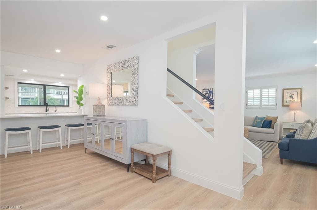 1420 Jewel Box AVE-9