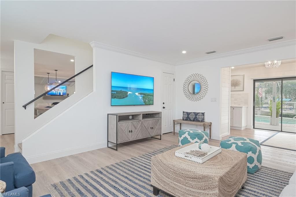 1420 Jewel Box AVE-14