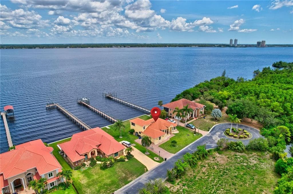 6140 River Shore CT-43