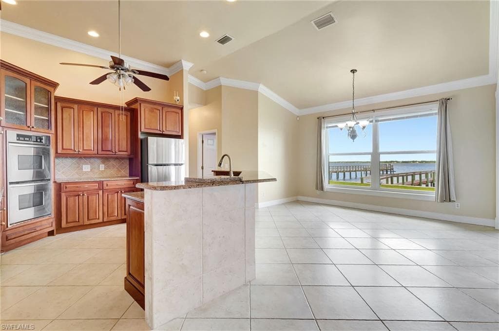 6140 River Shore CT-12