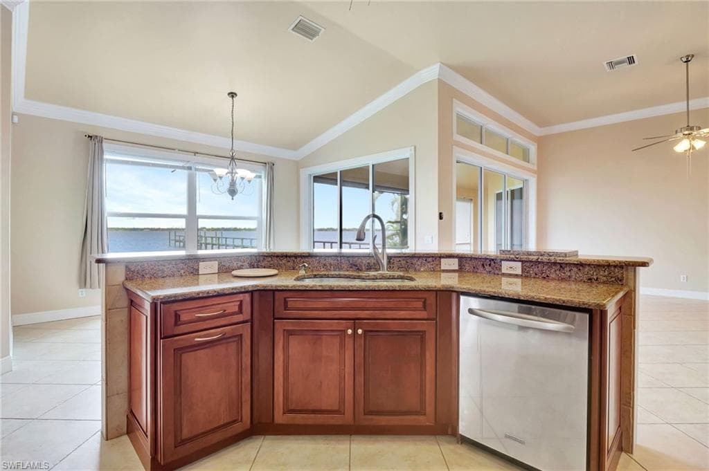 6140 River Shore CT-15