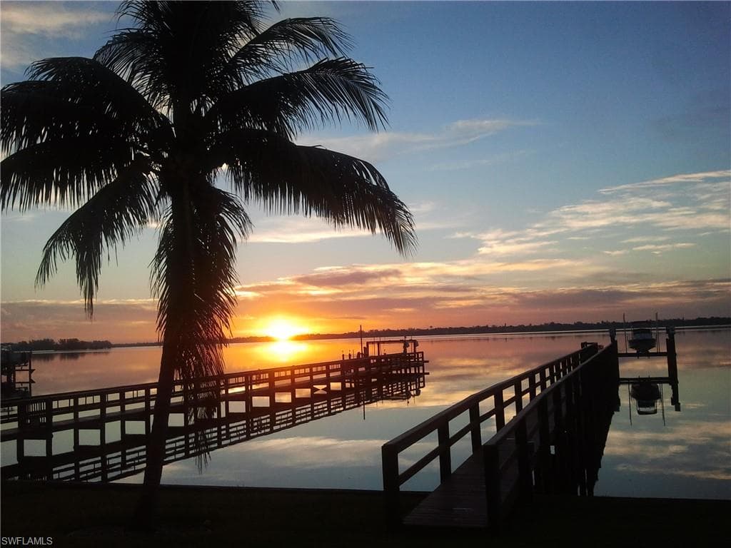 6140 River Shore CT-48