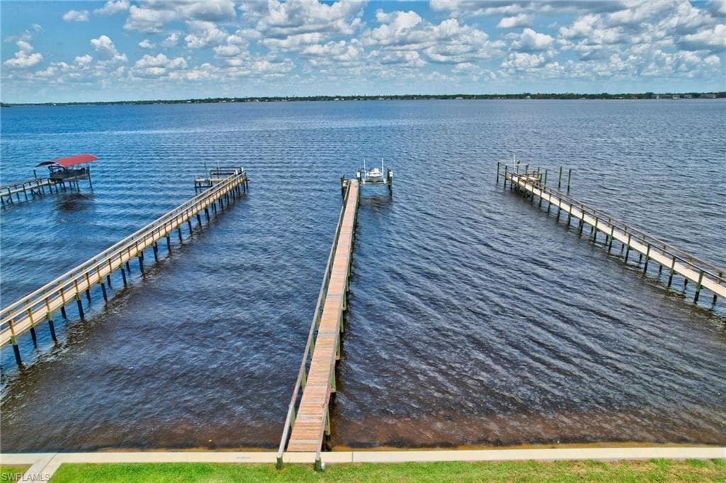 6140 River Shore CT-44