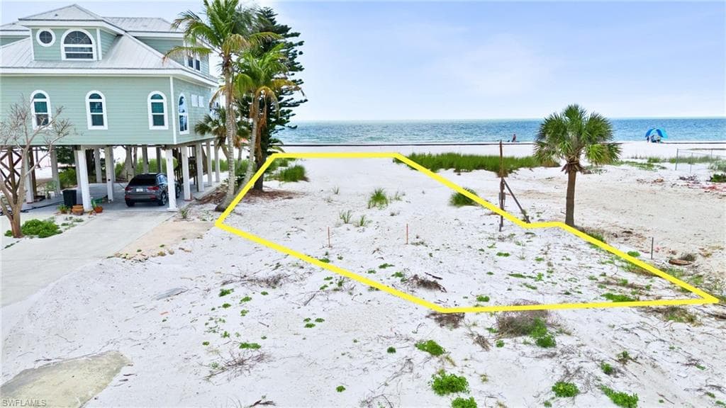 5682 Estero BLVD-5