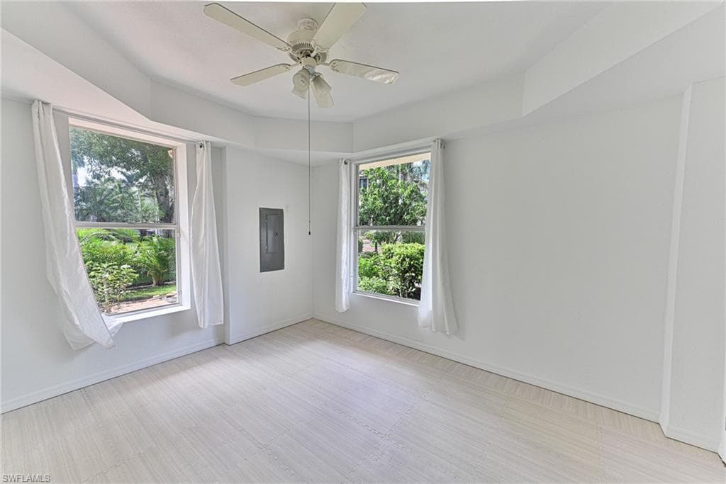 192 Topanga DR-32