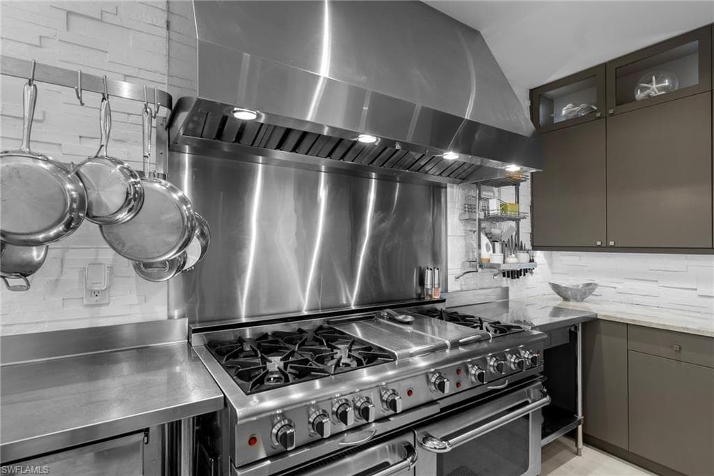 5700 Waxmyrtle WAY-17