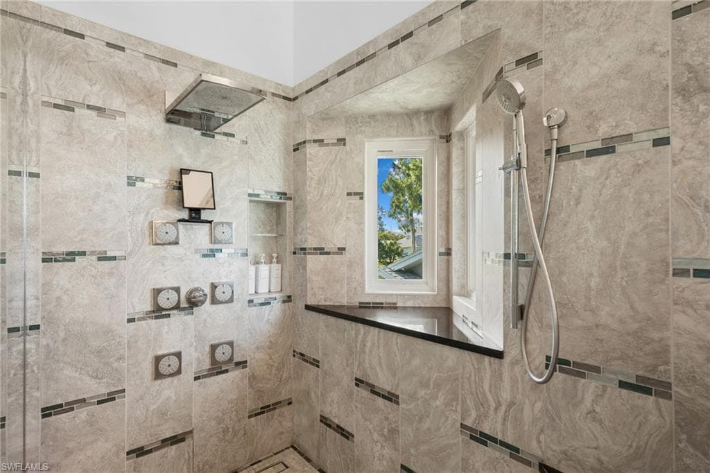 5700 Waxmyrtle WAY-18