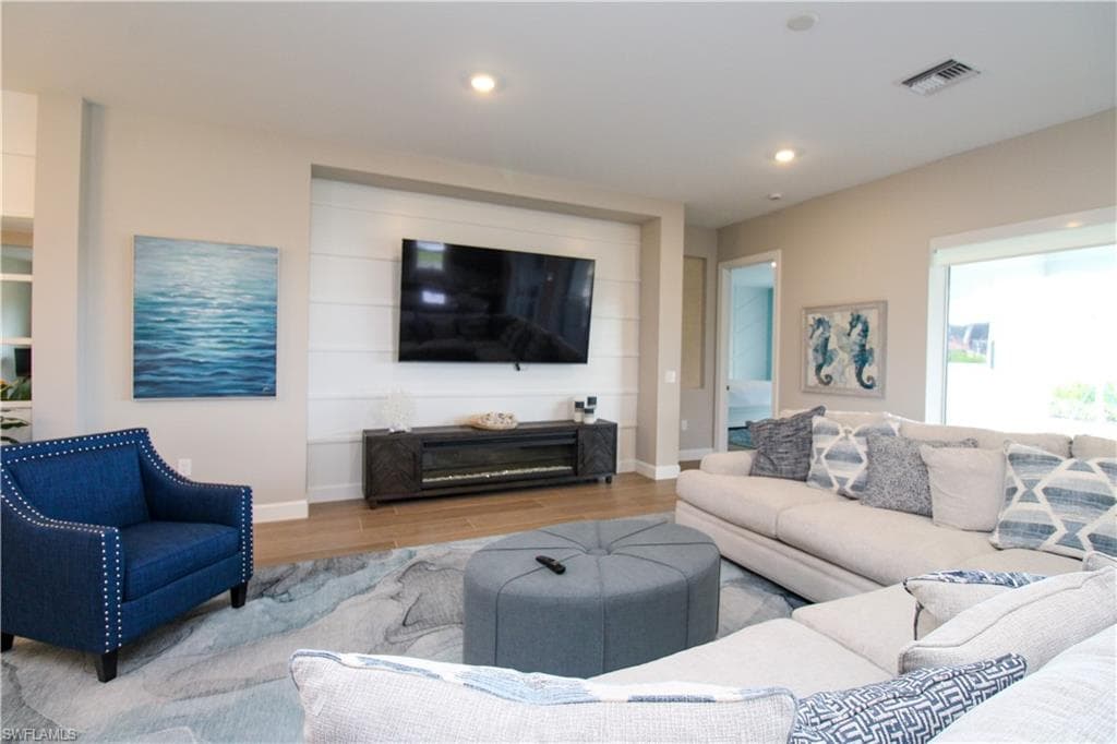 15765 Cortina ST-4