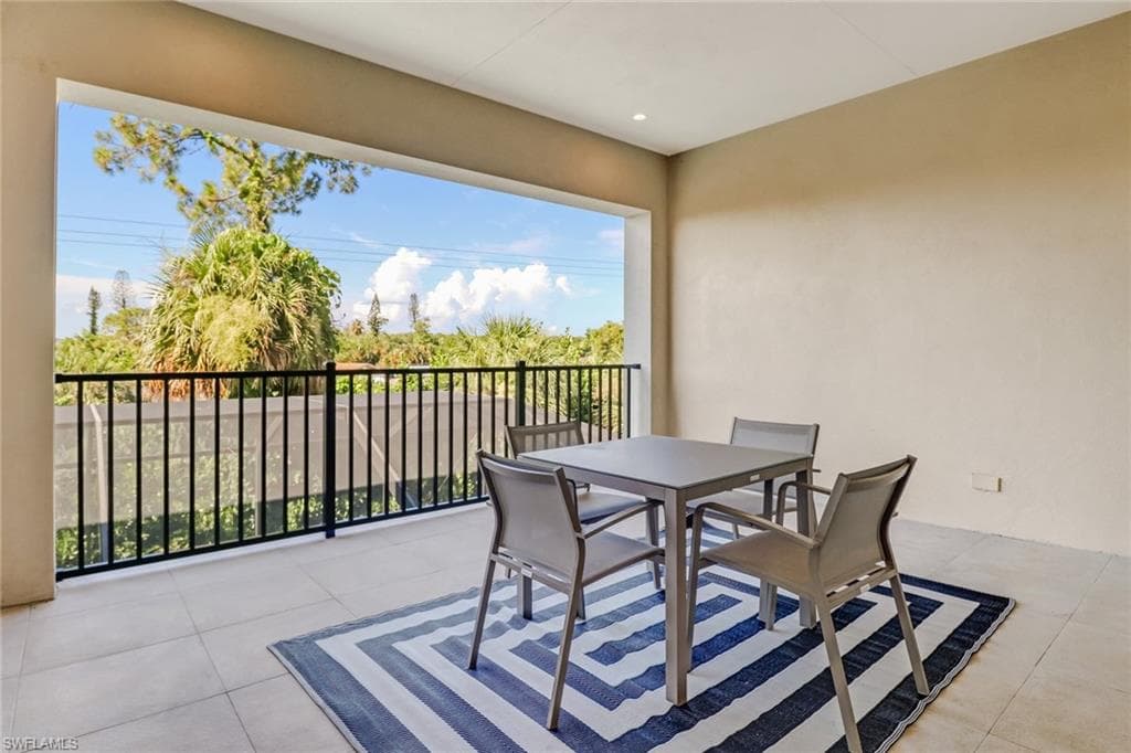 2875 Coco Lakes DR-20