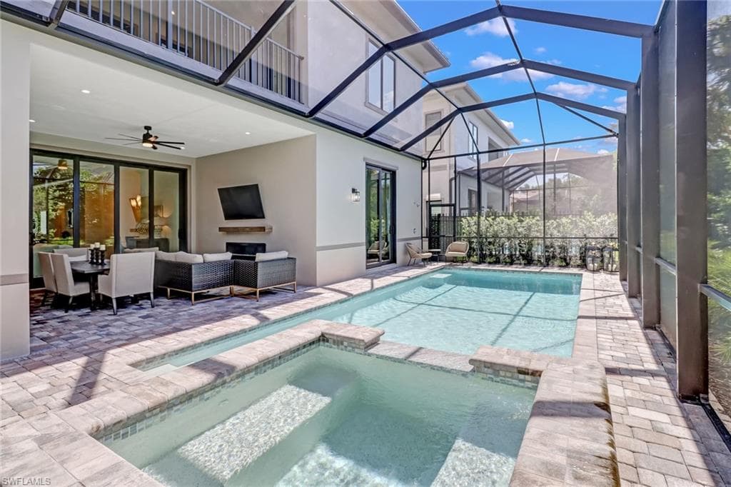 2875 Coco Lakes DR-25