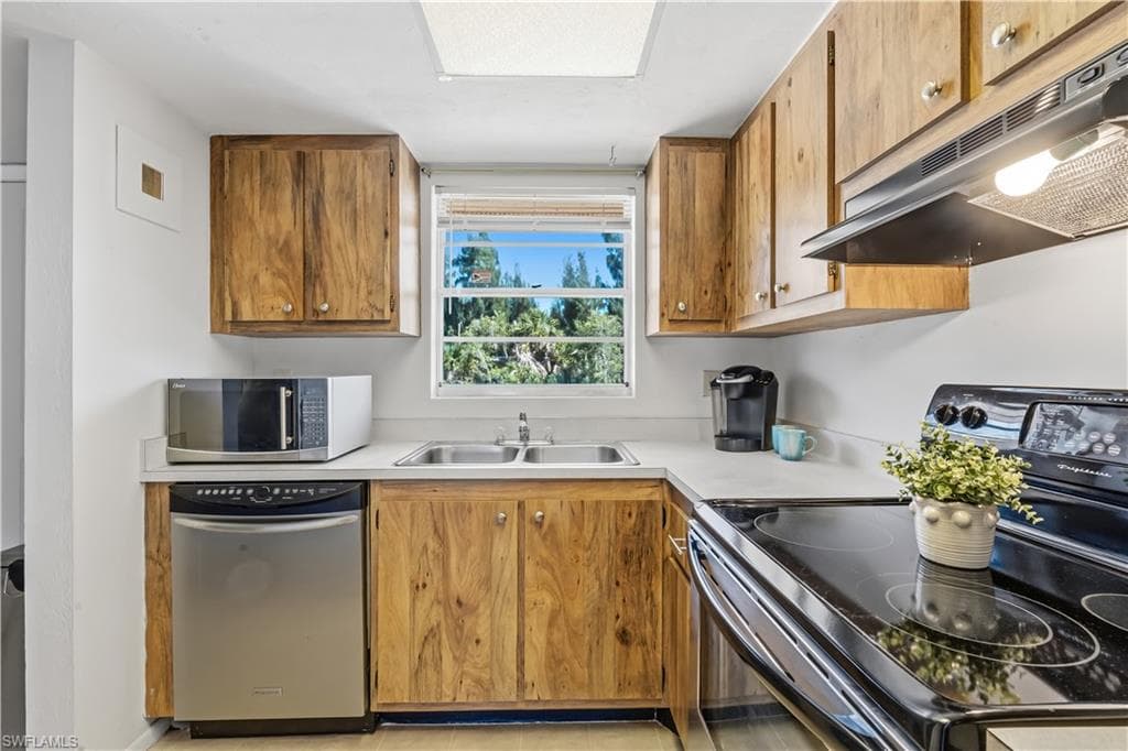 16881 Davis RD 723-3