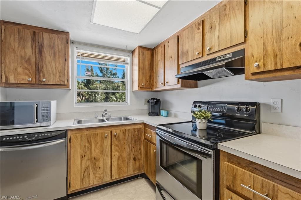 16881 Davis RD 723-15