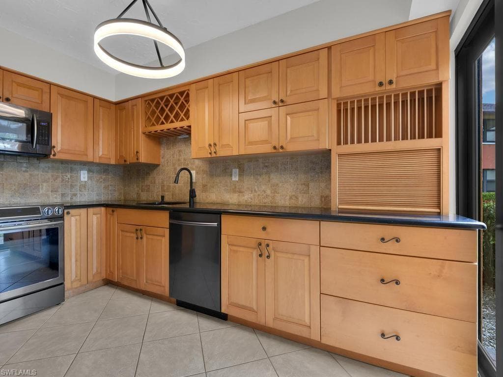 1512 Mainsail DR 10-6