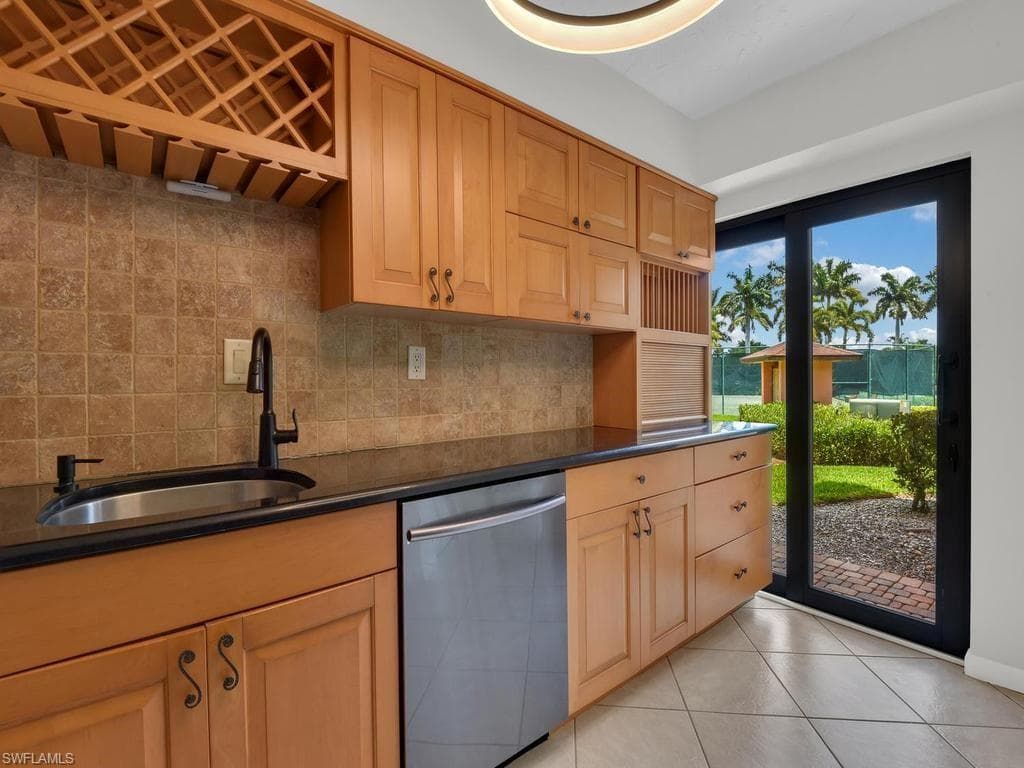 1512 Mainsail DR 10-7