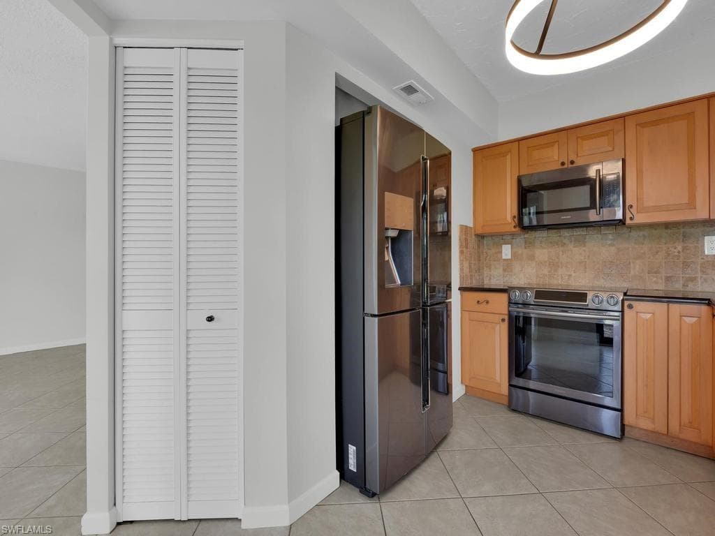 1512 Mainsail DR 10-8