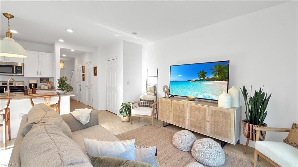 14135 Oviedo PL-15