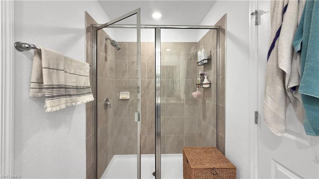 14135 Oviedo PL-25