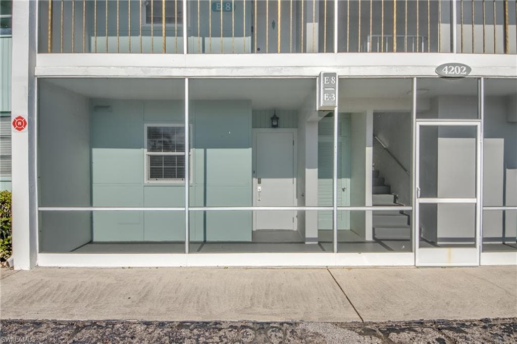 4202 SE 4th PL 3-5