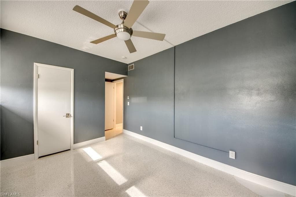 4202 SE 4th PL 3-33