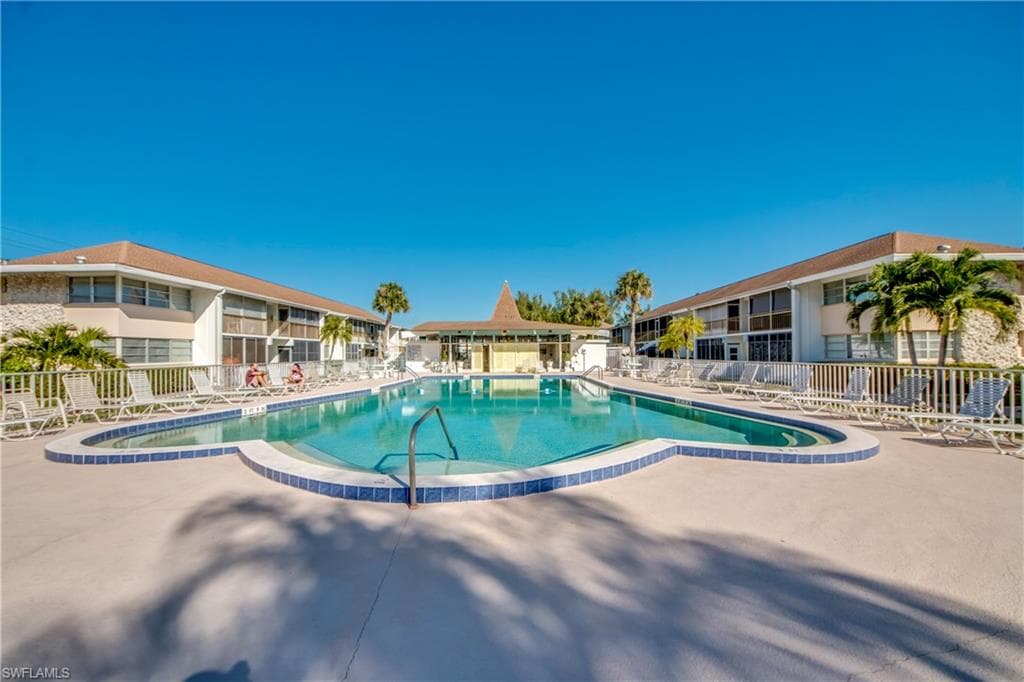 4202 SE 4th PL 3-45