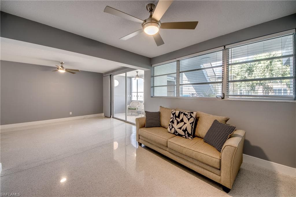 4202 SE 4th PL 3-18